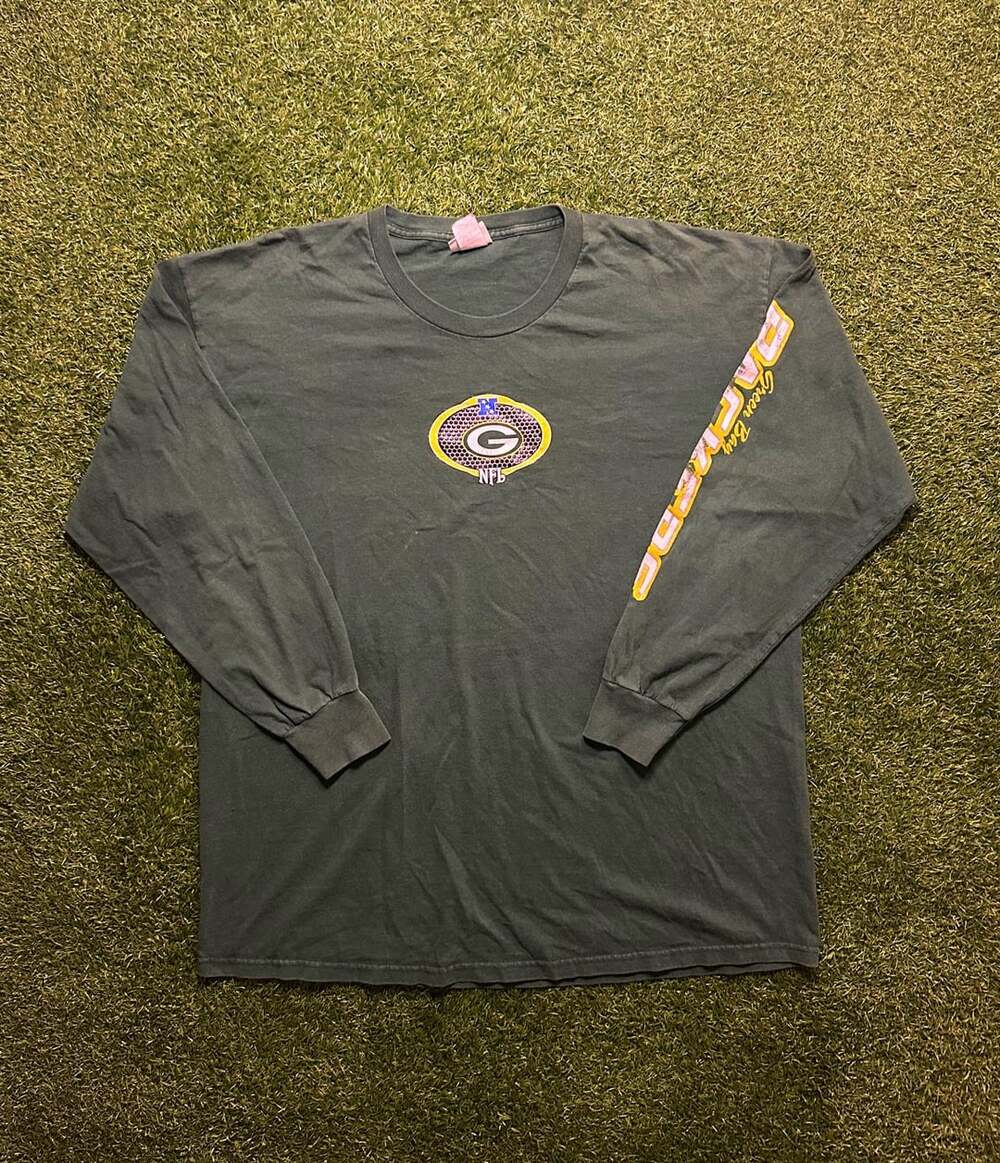 Vintage 1990s Lee Sports Green Bay Packers Long Sleeve Tee.